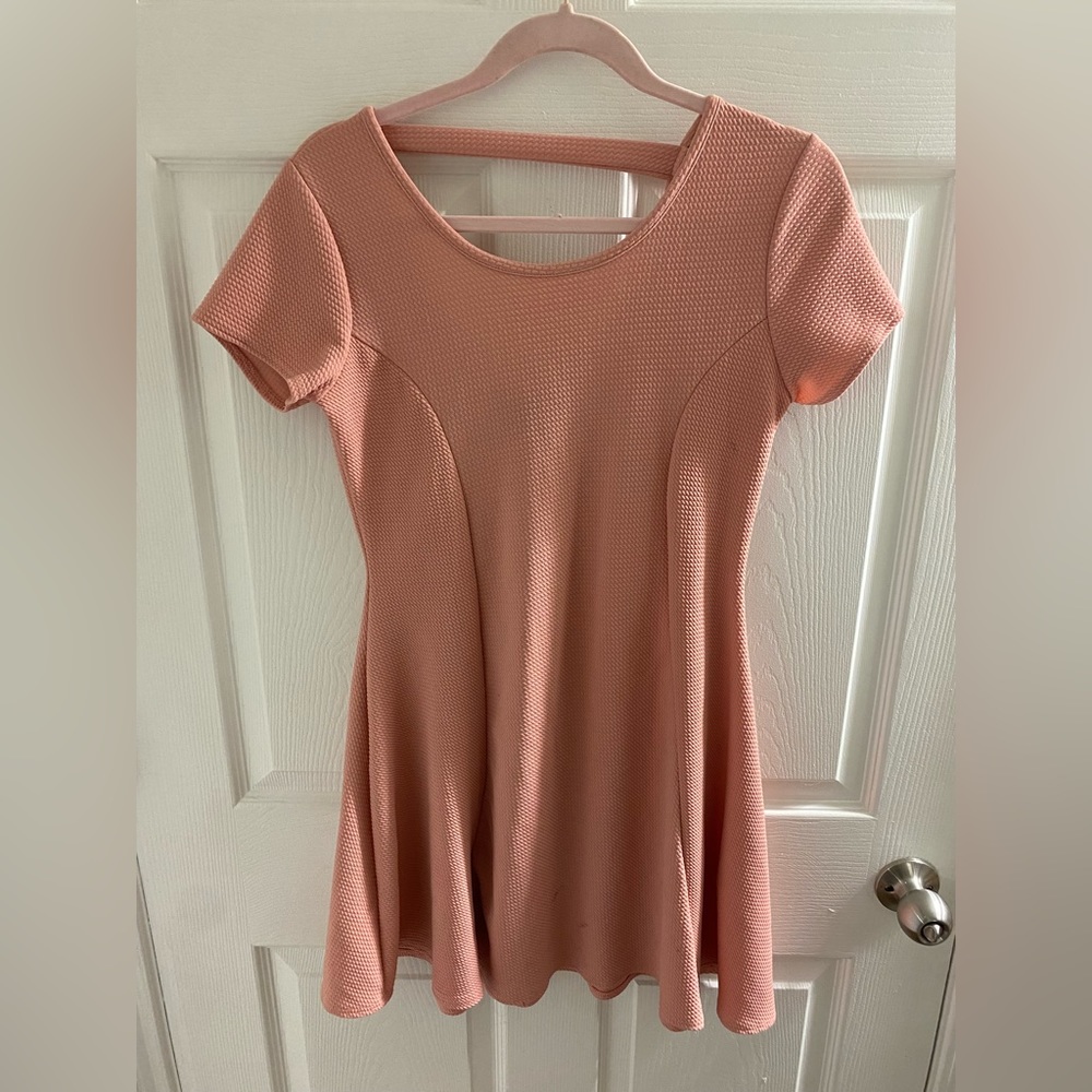 Short sleeve light pink dress. Size Large.